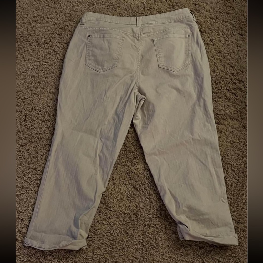 Women's Capri Pants - Picture 2 of 4